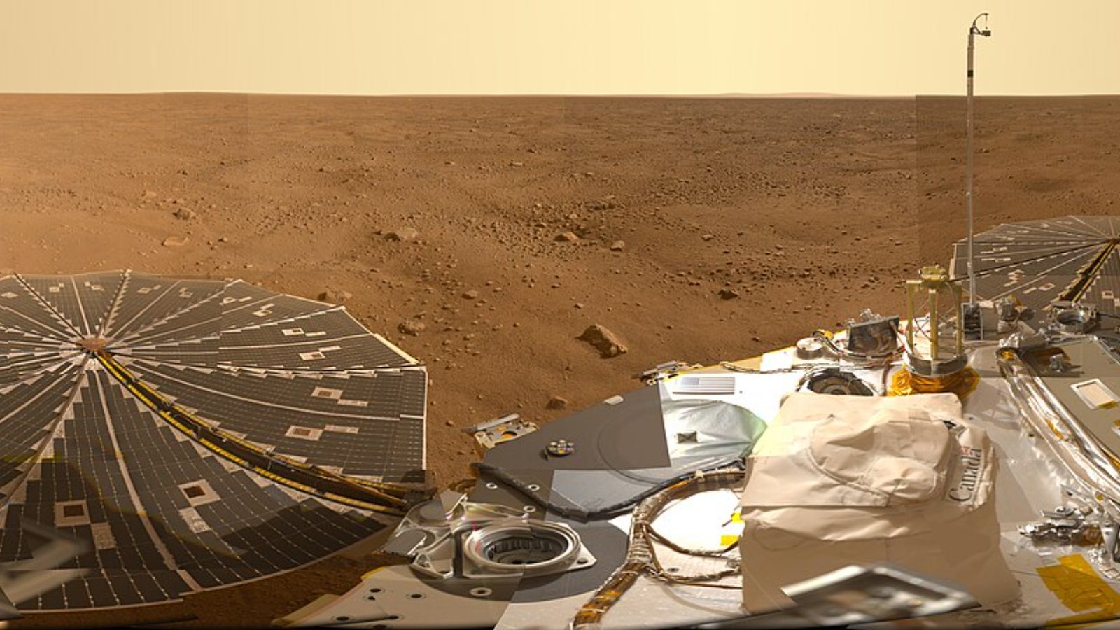 Curiosity Rover Found a Martian Valley Cracked Into a Honeycomb of Palm-Sized Tiles